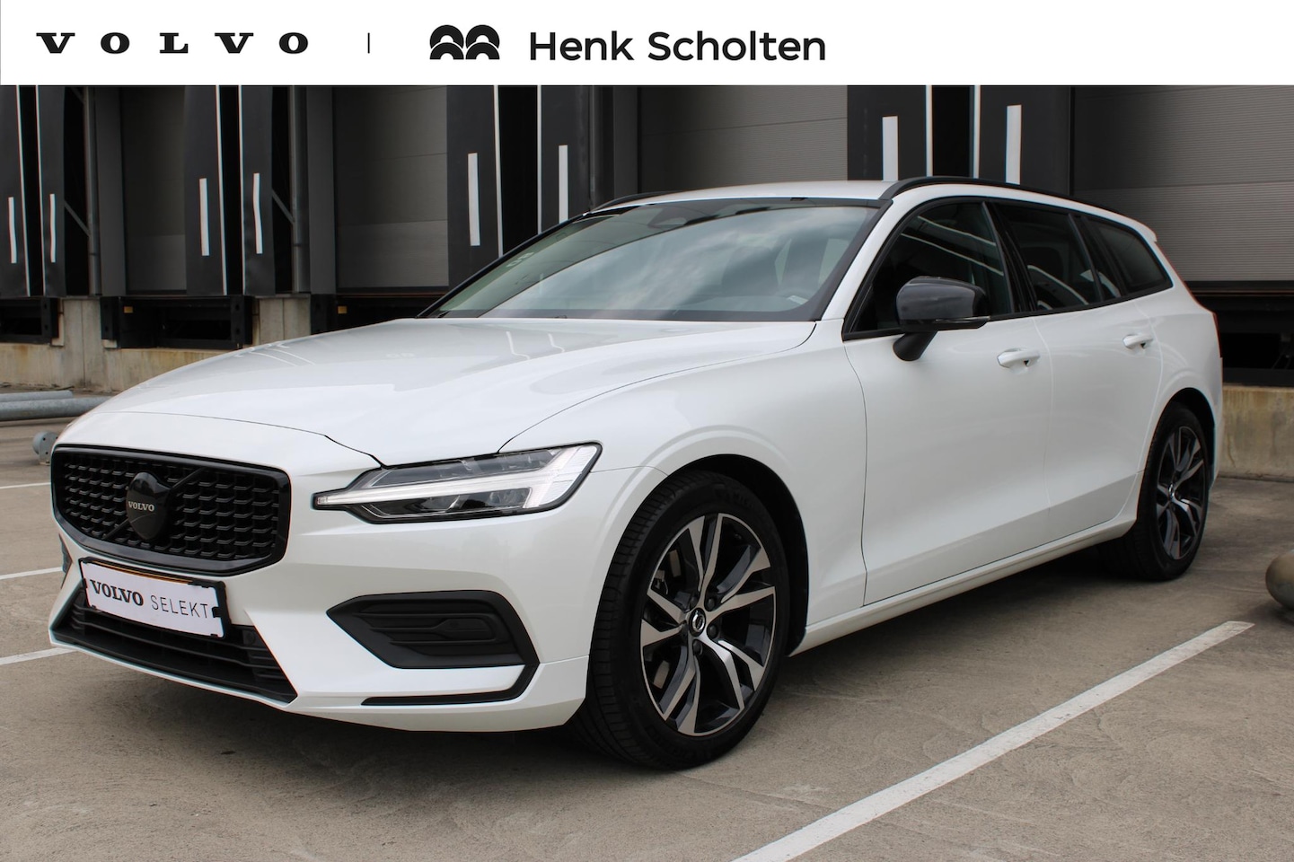 Volvo V60 - B3 Automaat Essential Edition | Adaptieve Cruise Control| Blind spot| Parkeer Camera| Park - AutoWereld.nl