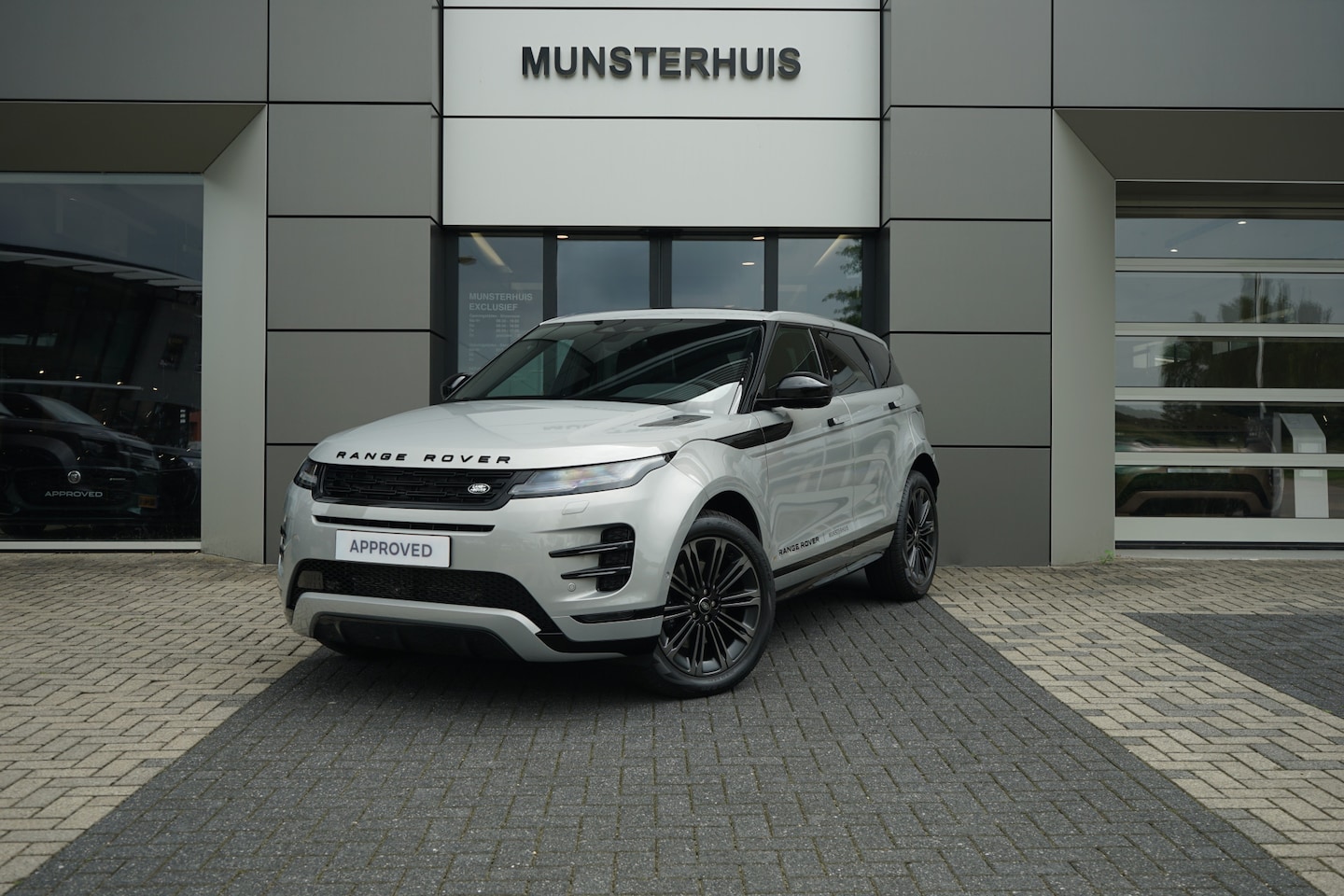 Land Rover Range Rover Evoque - P270e PHEV AWD Graphite Edition | Meridian Surrround | Schuif/Kantel dak | Voorstoelen / A - AutoWereld.nl