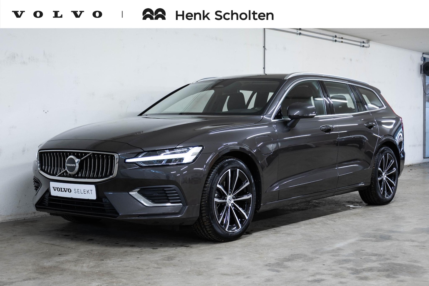 Volvo V60 - T6 Plug-in hybrid AWD Essential Edition | Google Navigatie | Cruise Control | Parkeercamer - AutoWereld.nl
