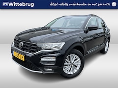 Volkswagen T-Roc - 1.0 TSI Style Panoramadak / App-connect / Trekhaak / Parkeersensoren / Airco / Cruise