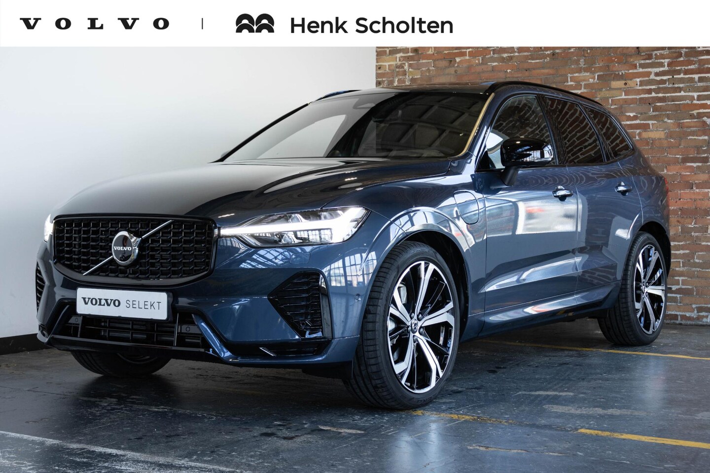 Volvo XC60 - T6 Automaat Plug-in hybrid AWD Ultra Dark | Luchtvering | Bowers & Wilkins premium audio | - AutoWereld.nl