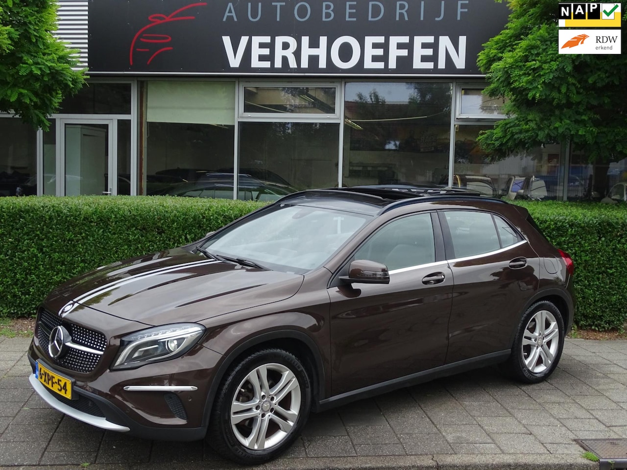 Mercedes-Benz GLA-Klasse - 200 Edition 1 - PANORAMADAK - AUTOMAAT - APPLE CARPLAY - CRUISE / CLIMATE CONTR - TREKHAAK - AutoWereld.nl