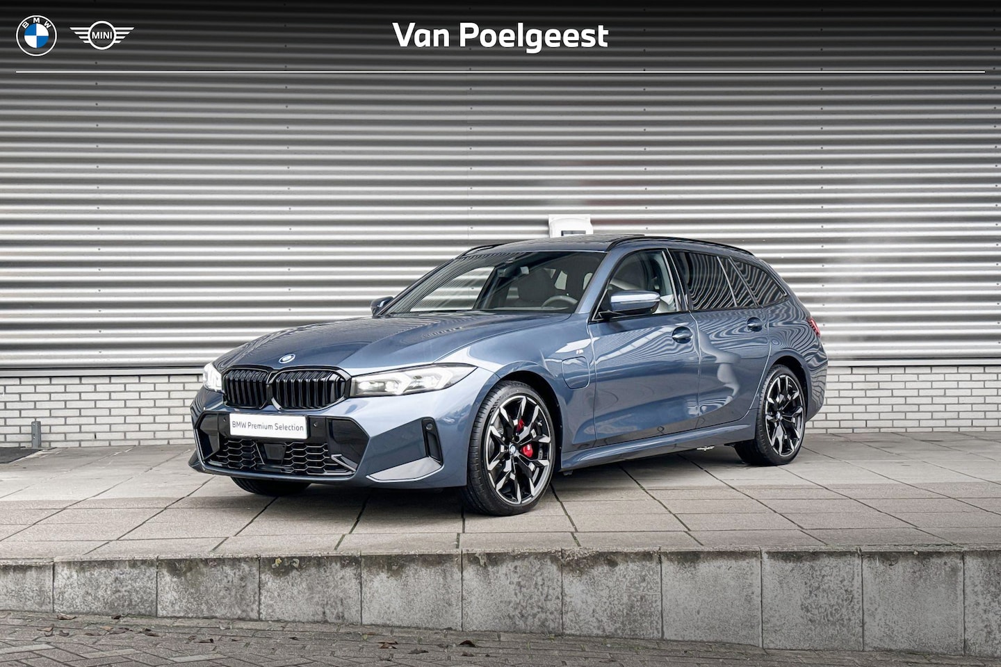 BMW 3-serie Touring - 330e M Sportpakket Pro / Innovation Pack / Comfort Pack / Panoramadak / Trekhaak - AutoWereld.nl