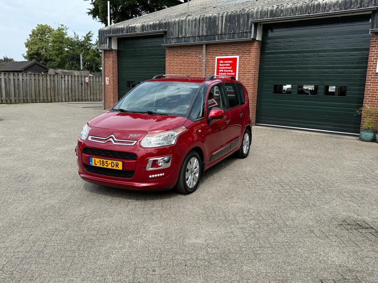 Citroën C3 Picasso - 1.2 PureTech Exclusive NWE Motor + Koppeling Airco Cruise Trekhaak - AutoWereld.nl