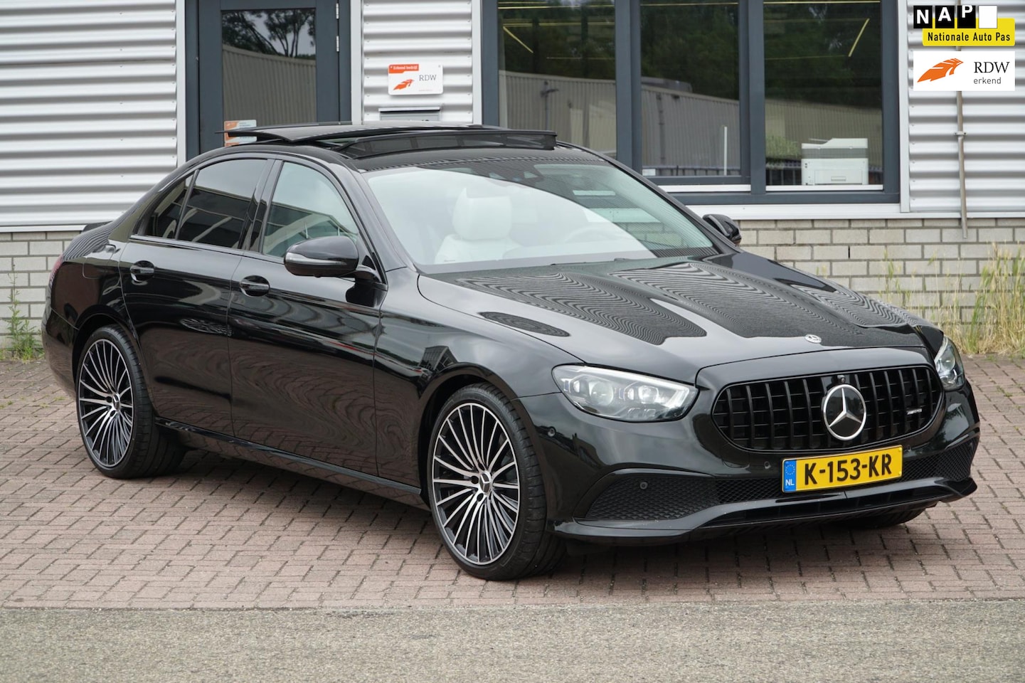 Mercedes-Benz E-klasse - 200 Solution Luxury PANORAMADAK - AutoWereld.nl