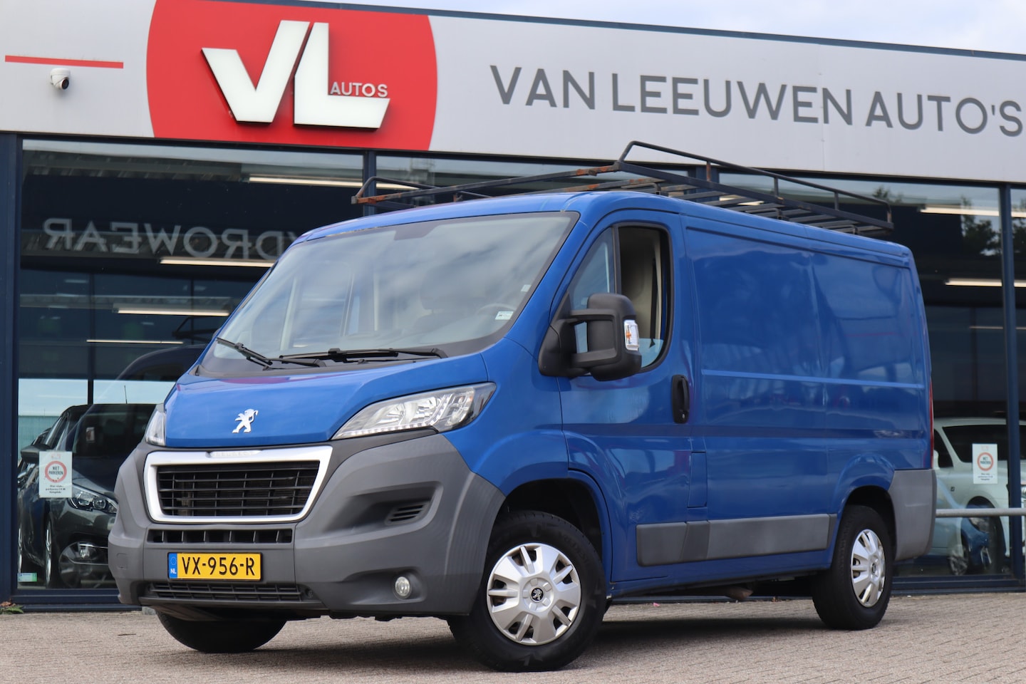 Peugeot Boxer - 330 2.2 HDI L1H1 XR | Nieuwe APK |  Airco | Navigatie | Trekhaak | PDC | - AutoWereld.nl