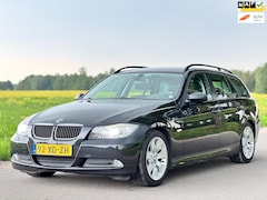 BMW 3-serie Touring - 318i High Executive/AUT/XENON/PSENSOR/TREKHAAK/CRUISE/AIRCO