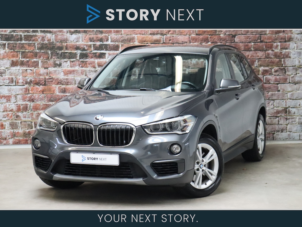 BMW X1 - sDrive20i Executive Automaat / Navigatie / Leder / Parkeersensoren / Cruise Control / Blue - AutoWereld.nl