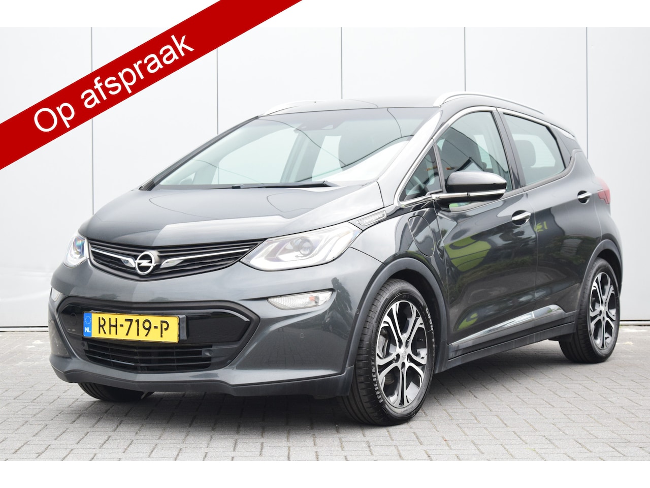 Opel Ampera-e - Launch executive 60 kWh Leer/Verwarmd/Voor/achter - AutoWereld.nl