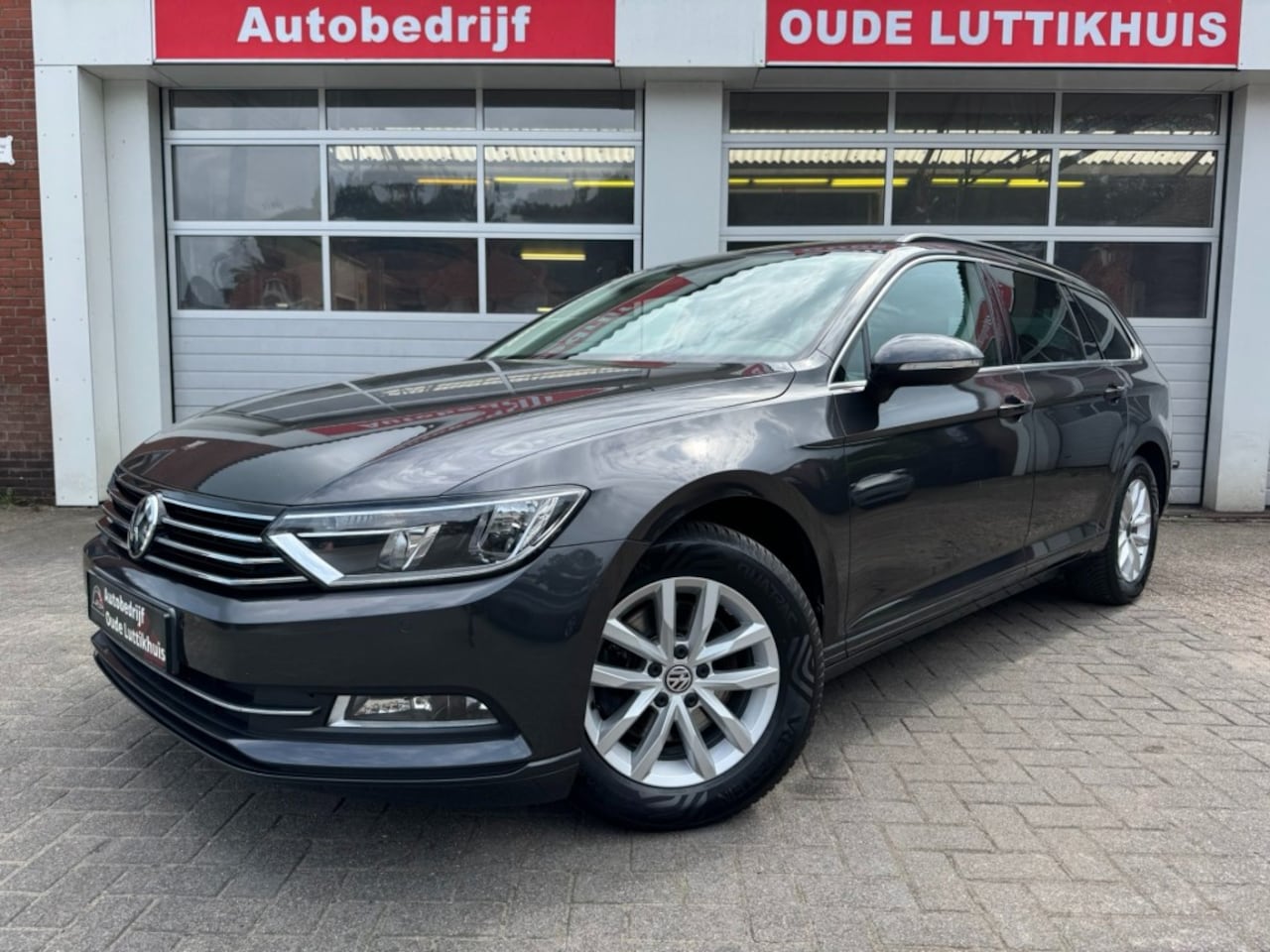 Volkswagen Passat Variant - Variant 1.5 TSI 150PK Business ACC Carplay Trekhaak Navi - AutoWereld.nl