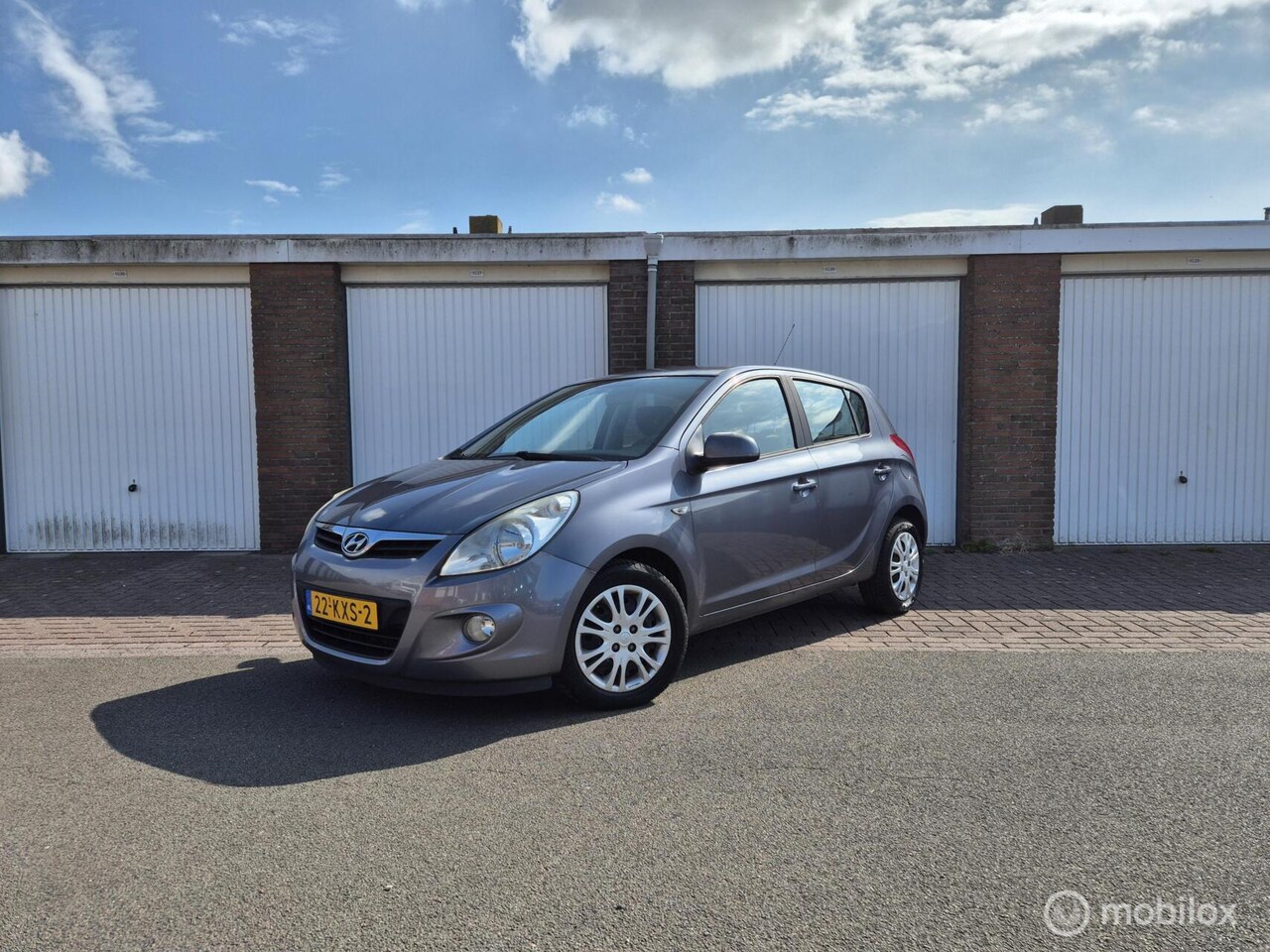 Hyundai i20 - 1.2i DynamicVersion / 5-Deurs / Dealeronderhouden/ Airco / Parkeersensoren - AutoWereld.nl