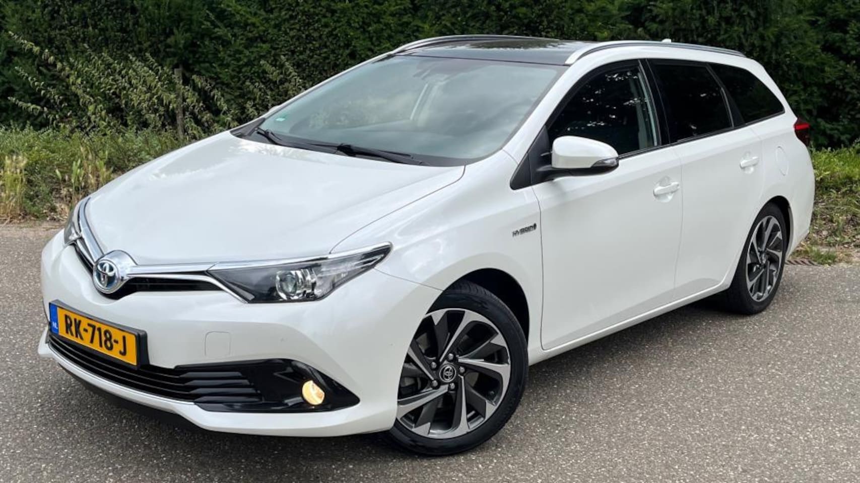 Toyota Auris Touring Sports - 1.8 Hybrid Now l Panodak l Trekhaak l Zeer Mooi l - AutoWereld.nl