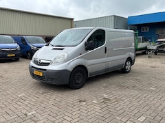Opel Vivaro - 2.5 Airco engine has no power leaks oil