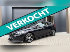 Volvo V40 - T2 Momentum R-DESIGN | MAXTON | CLIMA | NAVI | APP | HALF LEDER | PDC | NETTE AUTO