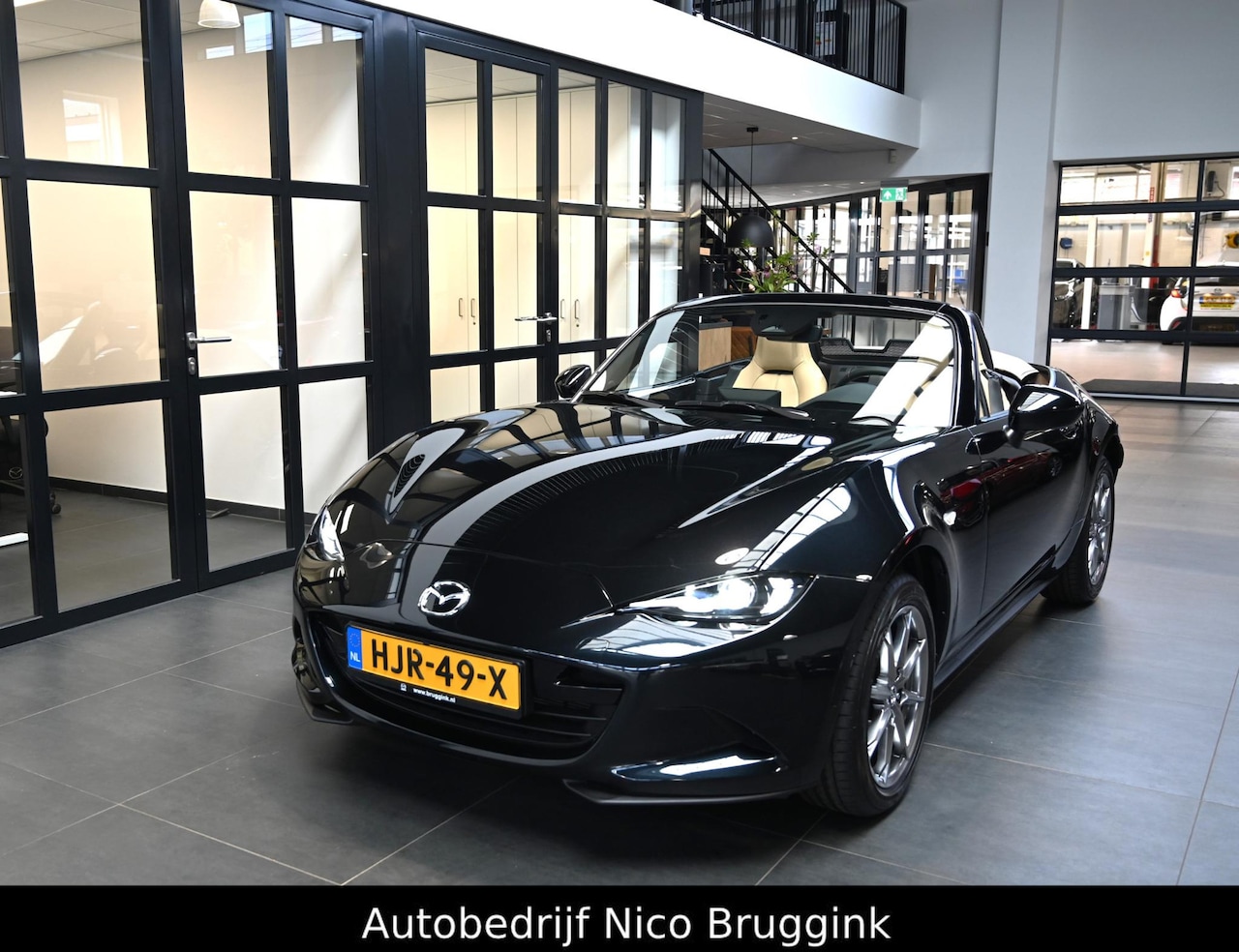 Mazda MX-5 - Roadster SkyActiv-G 132 6MT Kazari *BTW auto* *Demo* - AutoWereld.nl