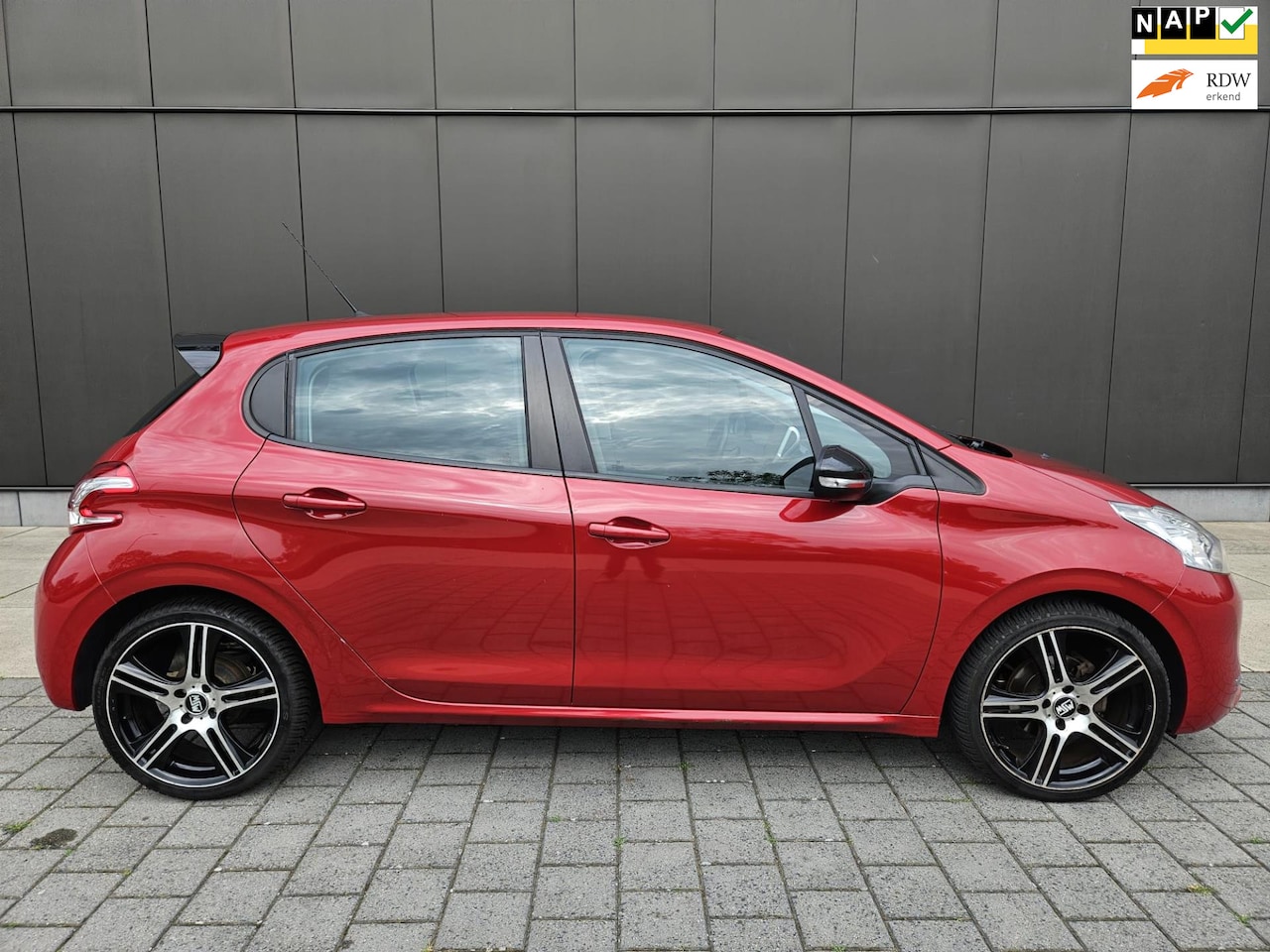 Peugeot 208 - 1.2 VTi Envy/ 2014/ APPLE CARPLAY/ NAP/ AIRCO/ CLIMATE CONTROL/ ELECTR RAMEN/ - AutoWereld.nl
