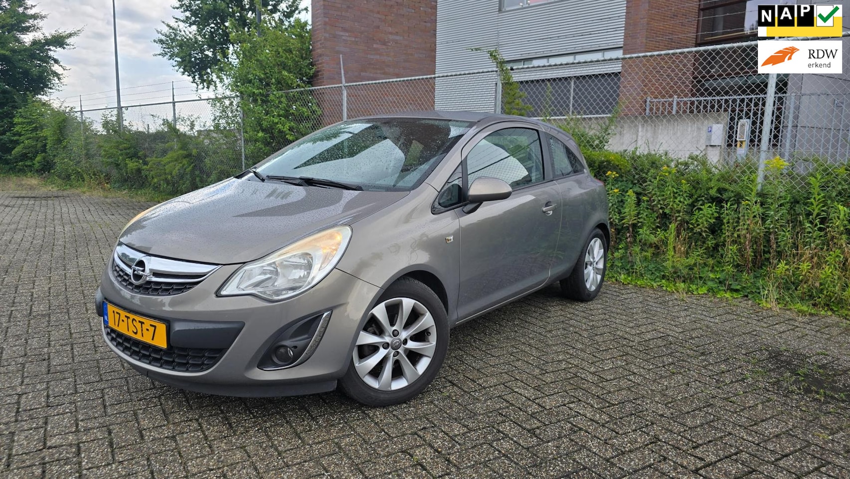 Opel Corsa - 1.2-16V Anniversary Edition 1.2-16V Anniversary Edition - AutoWereld.nl