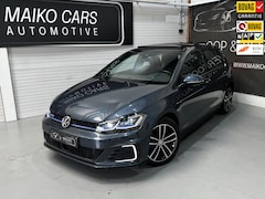 Volkswagen Golf - GTE Panorama LED VIRTUAL COCKPIT RADAR