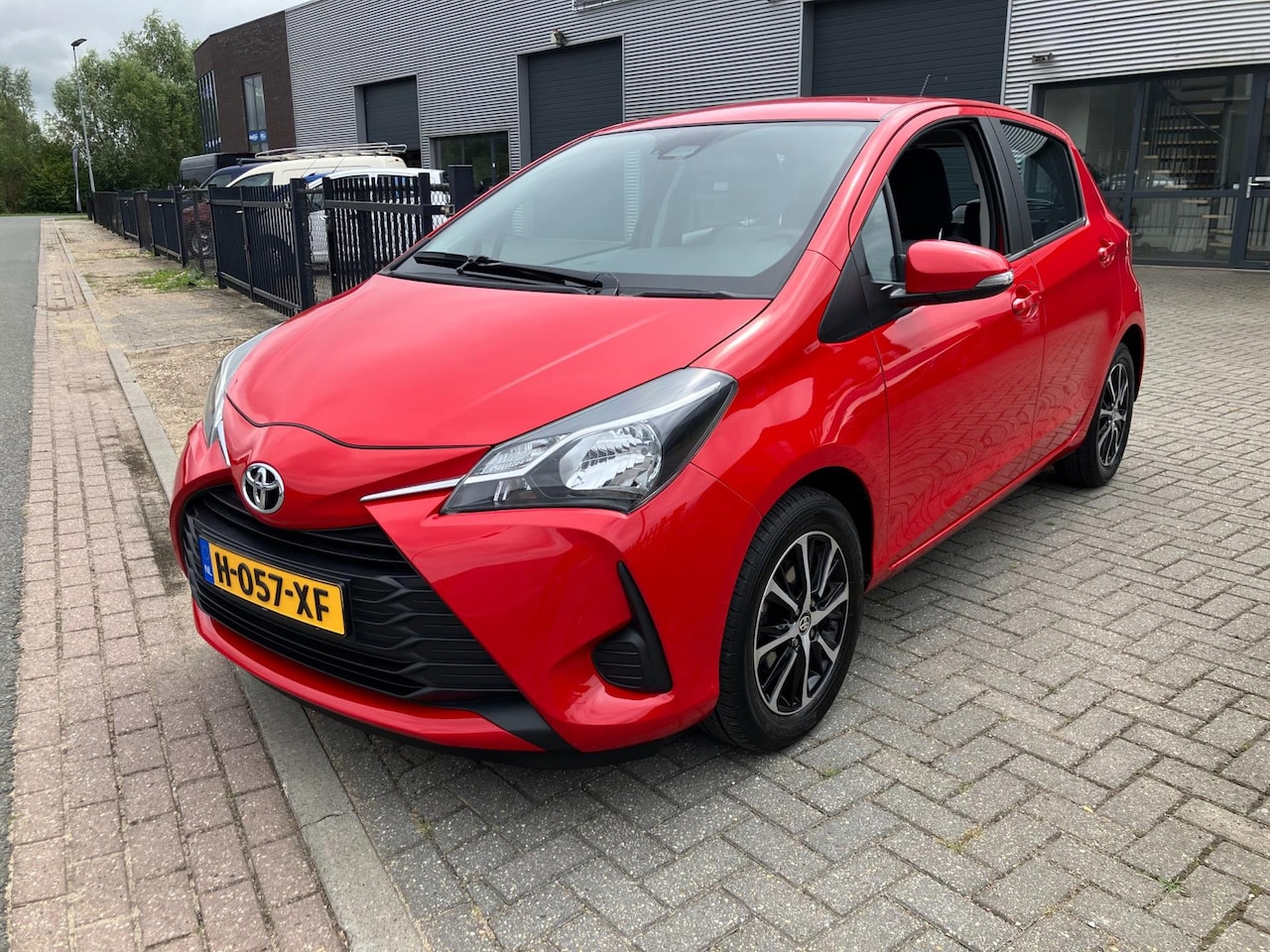 Toyota Yaris - 1.0 VVT-i Connect Apple carplay , Camera , LM Velgen - AutoWereld.nl