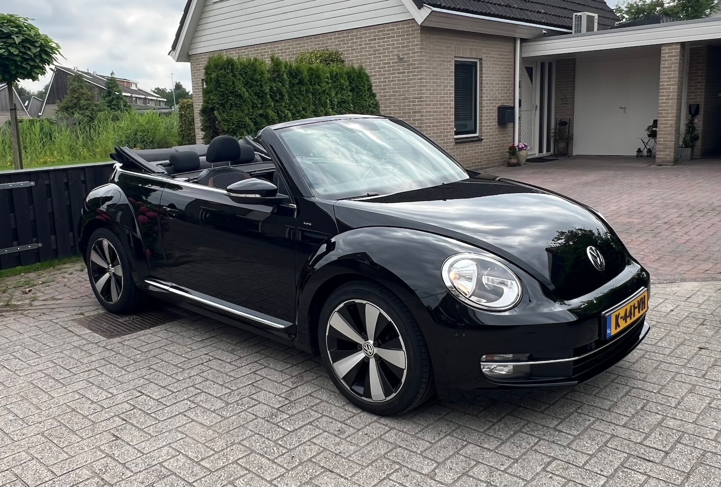 Volkswagen Beetle Cabriolet - 1.2 TSI Exclusive Series Navigatie, Camera - AutoWereld.nl