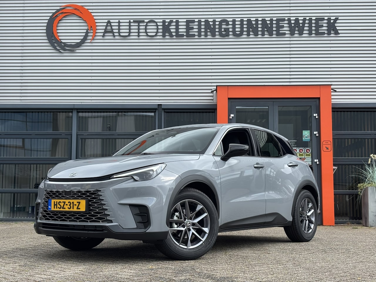 Lexus LBX - Business Line 2WD / NIEUW MEI 2025! / Stoelverwarming / AppleCarplay/AndroidAuto / Keyles - AutoWereld.nl