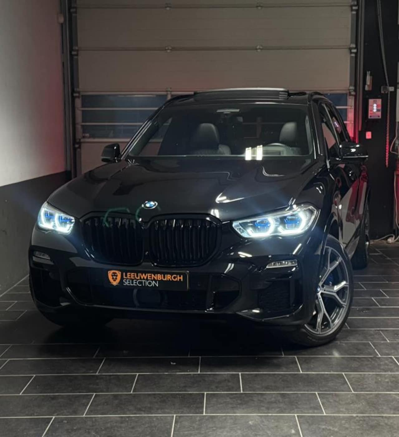 BMW X5 - XDrive45e High Executive M-Sport Laser Pano Softcl. Trekhaak - AutoWereld.nl