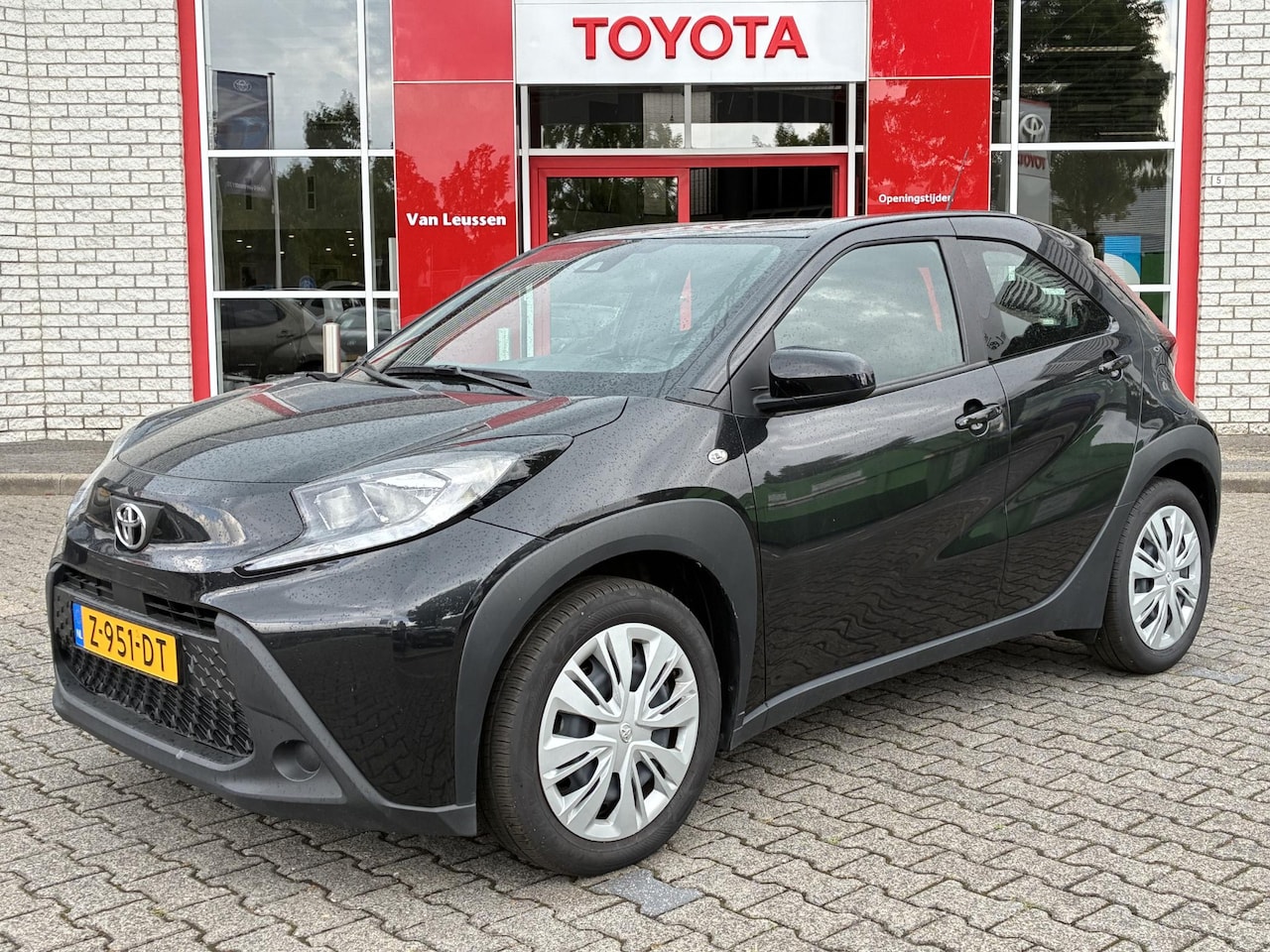 Toyota Aygo X - PLAY APPLE/ANDROID CAMERA AD-CRUISE 7"DISPLAY DAB NL-AUTO - AutoWereld.nl