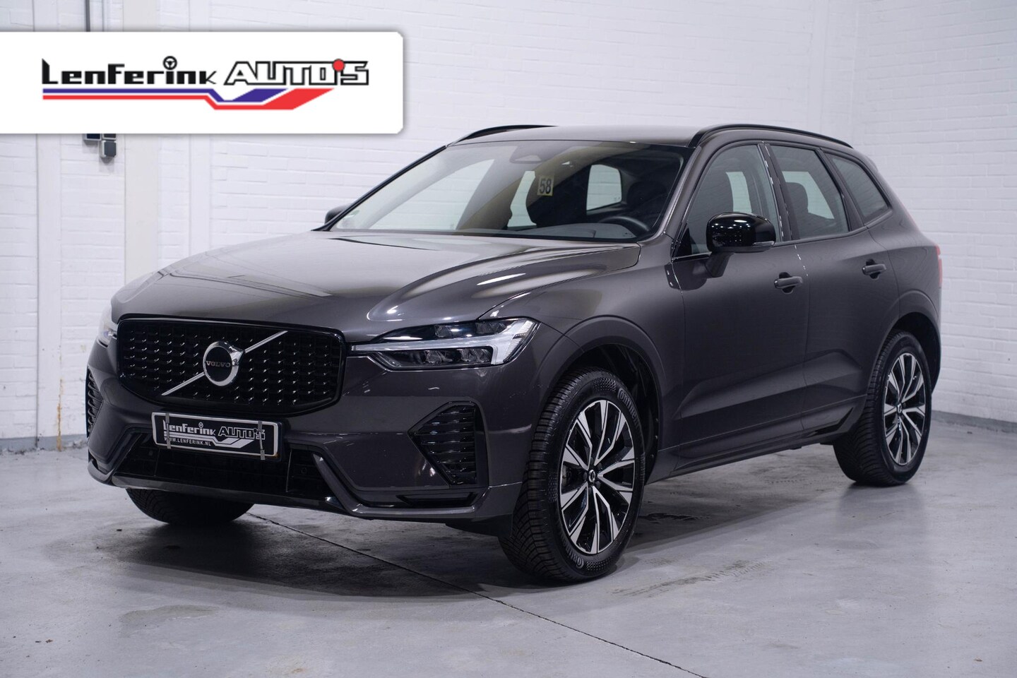 Volvo XC60 - B5 Plus Dark navigatie full-led 19"LMV wegklapbare haak elektrische achterklep stuurverwar - AutoWereld.nl