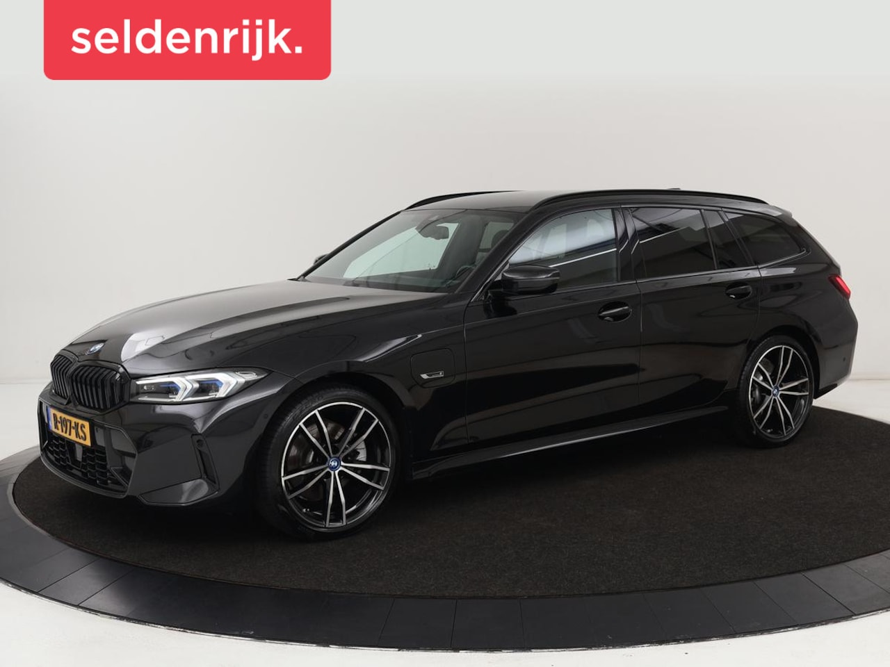BMW 3-serie Touring - 320e M Sport | Head-Up | Adaptive cruise | Trekhaak | Leder | Stoelverwarming | Camera | K - AutoWereld.nl