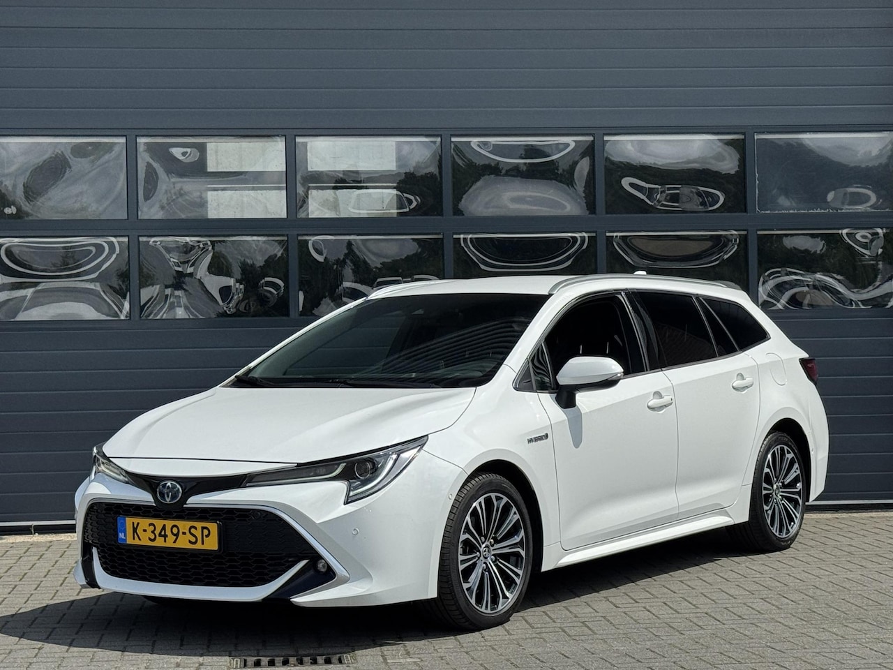 Toyota Corolla Touring Sports - 1.8 HYBRID EXECUTIVE I AUTOMAAT I ADAPTIVE CRUISE CONTROL I ALCANTARA BEKLEDING I APPLE CA - AutoWereld.nl