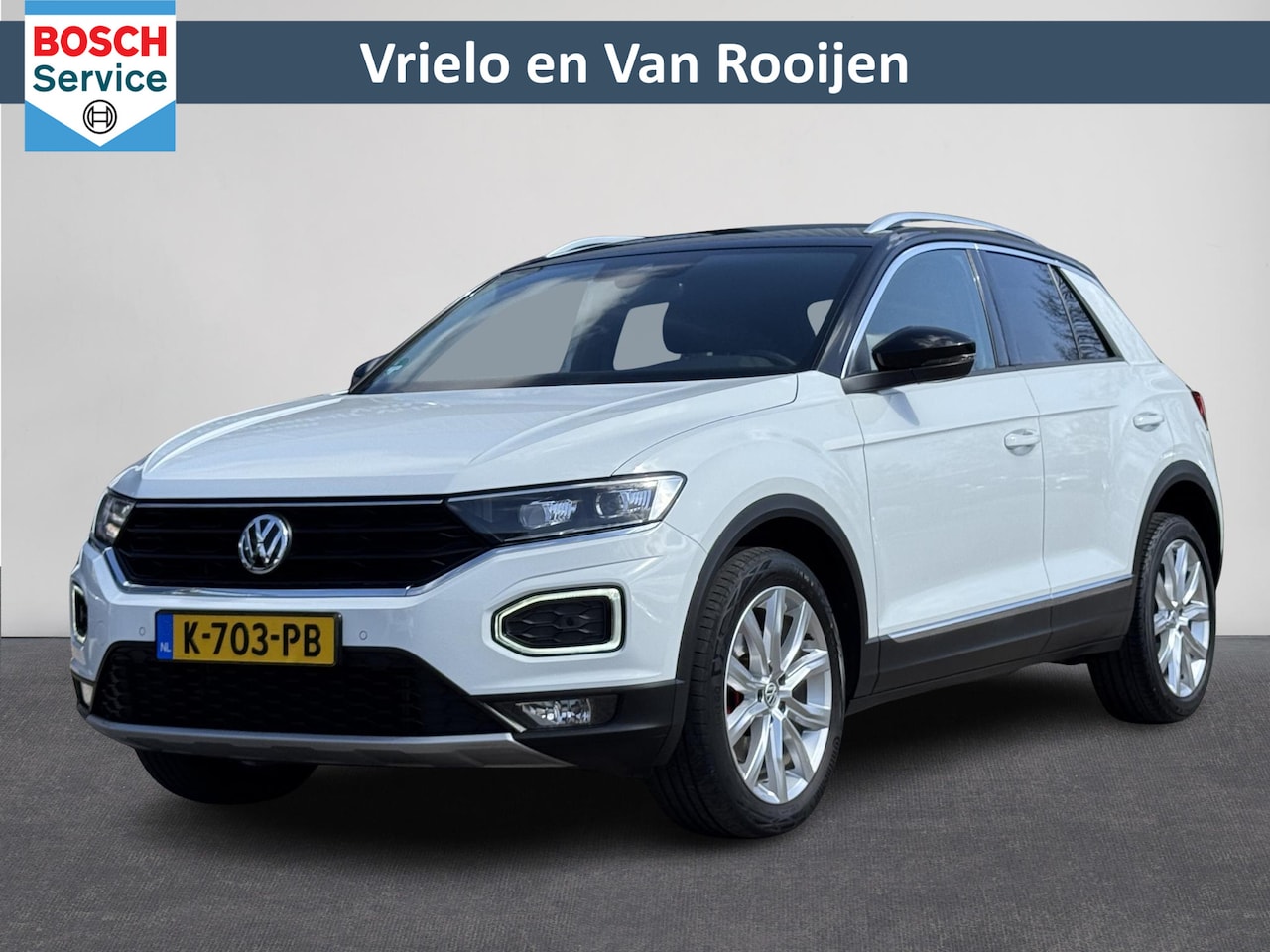 Volkswagen T-Roc - 1.5 TSI Sport | Airco | Carplay | Camera | Parkeersensor voor/achter | Winter-pakket | LM - AutoWereld.nl