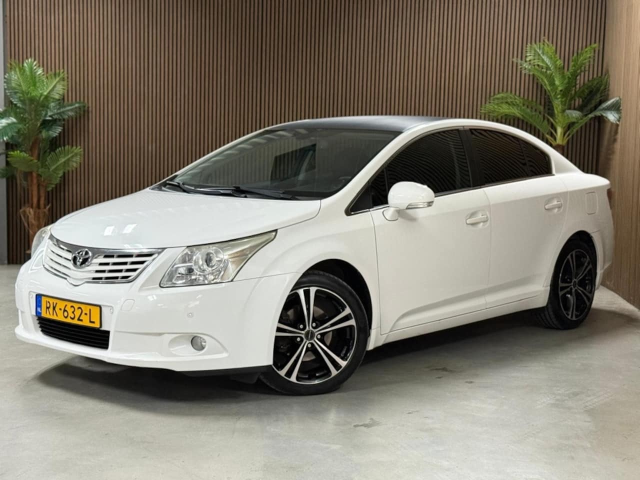 Toyota Avensis - 2.0 VVTi Exec. Bns - AutoWereld.nl