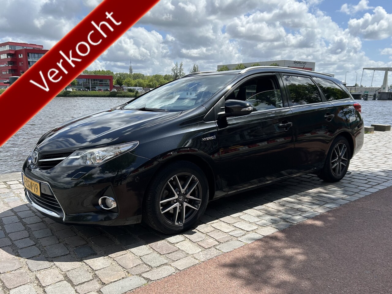 Toyota Auris Touring Sports - 1.8 Hybrid Lease navi/camera panodak airco/ecc - AutoWereld.nl