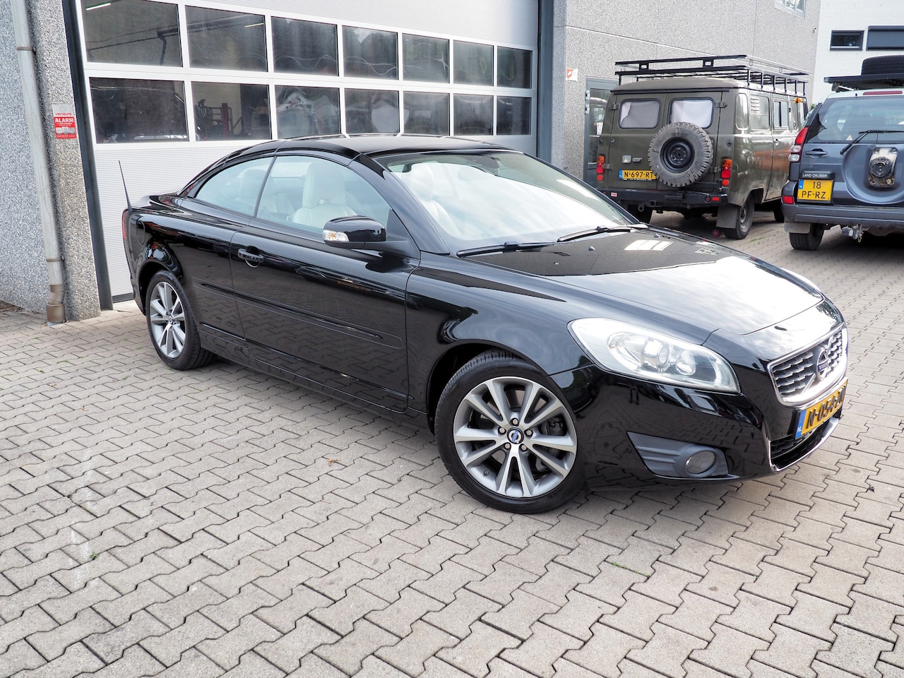Volvo C70 - 2.5 T5 Momentum LUXE LEDER CLIMA TREKH. AUTOM