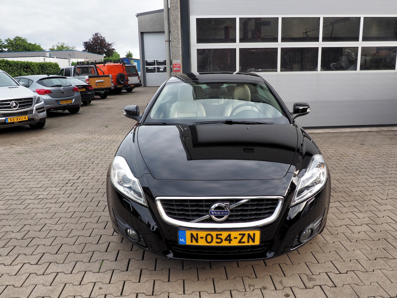 Volvo C70 - 2.5 T5 Momentum LUXE LEDER CLIMA TREKH. AUTOM