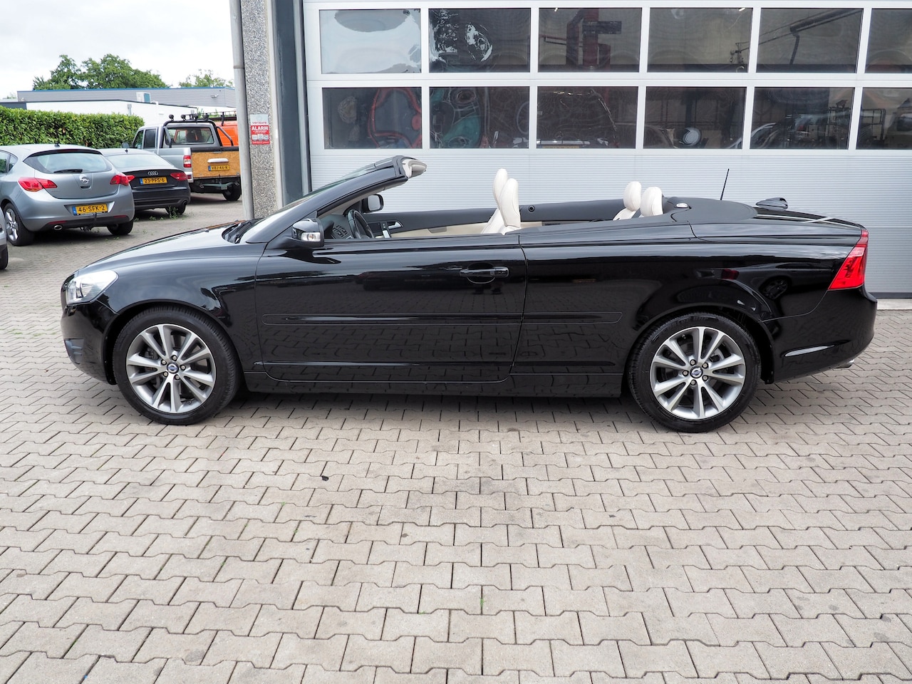 Volvo C70 - 2.5 T5 Momentum LUXE LEDER CLIMA TREKH. AUTOM