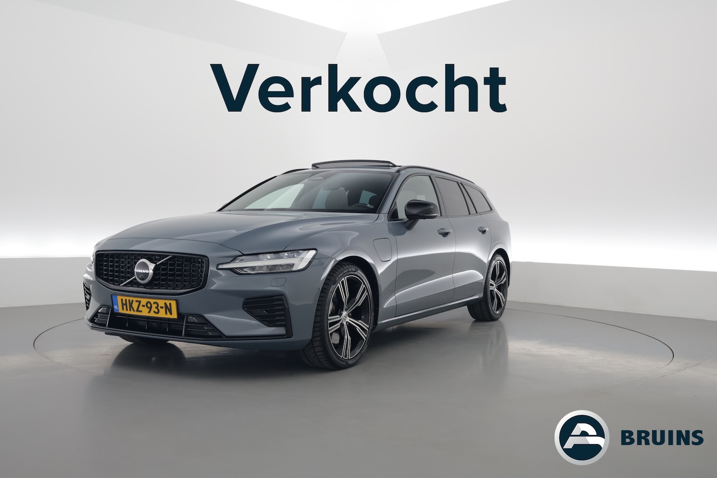 Volvo V60 - 2.0 T8 Plug-in hybrid AWD Ultimate Dark |Bowers & Wilkins | 360 camera | Head-up | Stoel + - AutoWereld.nl