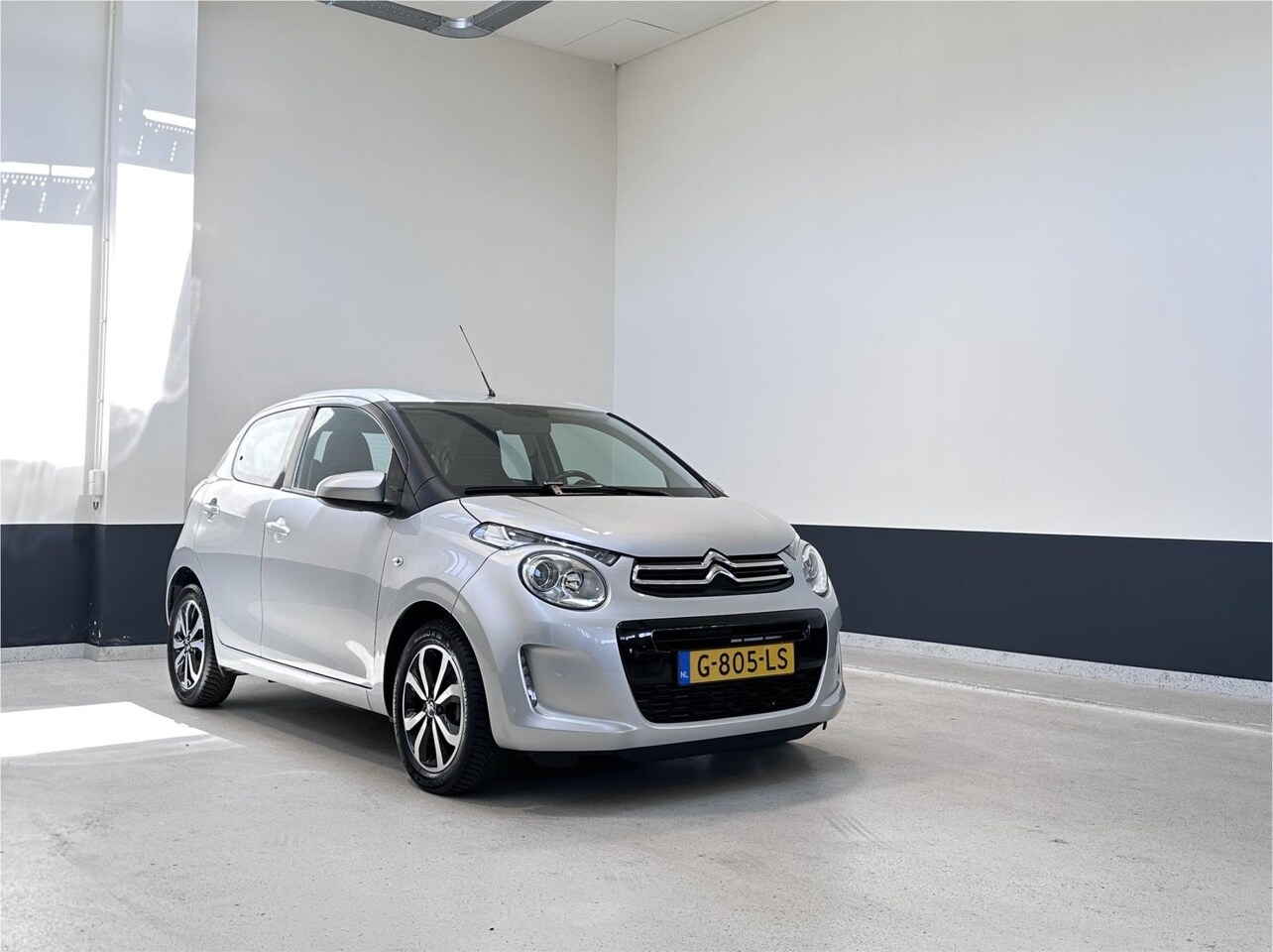 Citroën C1 - 1.0 VTi Shine | Navigatie |Camera | LM Velgen | Bluetooth | NL | 1 Eig | - AutoWereld.nl