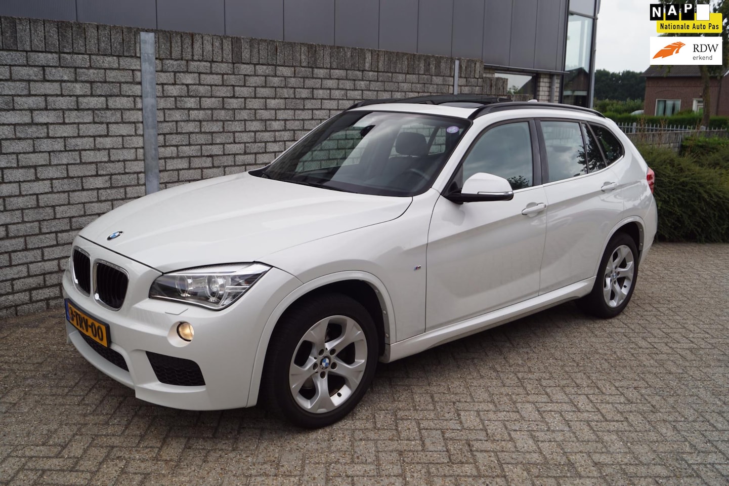 BMW X1 - SDrive20i High Executive M Sport Autom Panodak Leder Sportst Stoelverw Xenon Clima Cruise - AutoWereld.nl