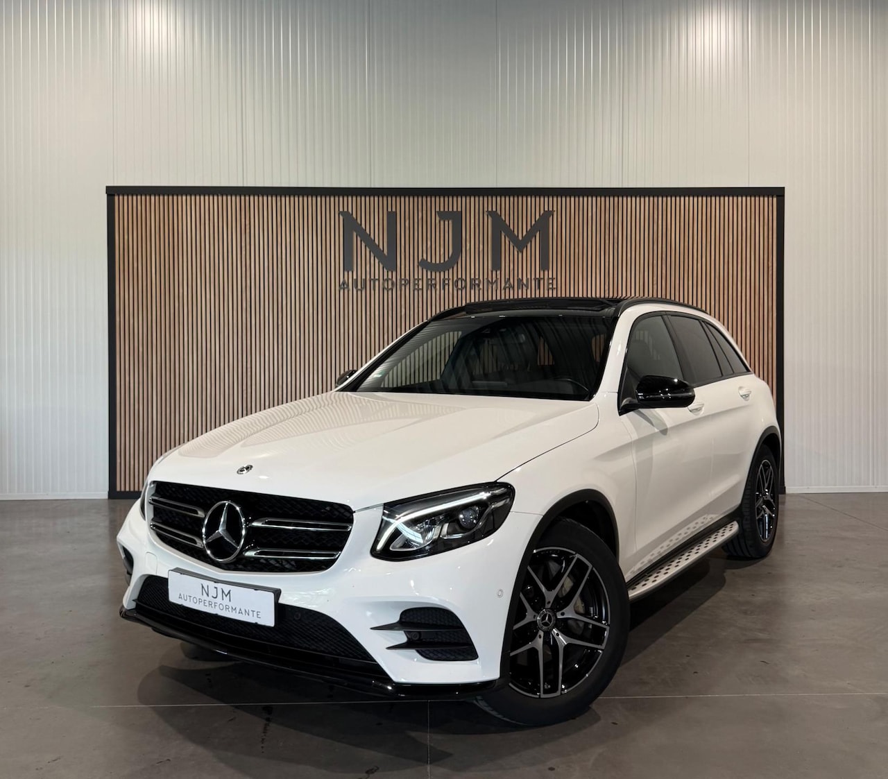 Mercedes-Benz GLC-klasse - 250 4MATIC AMG|Pano|Trekhaak|Camera - AutoWereld.nl
