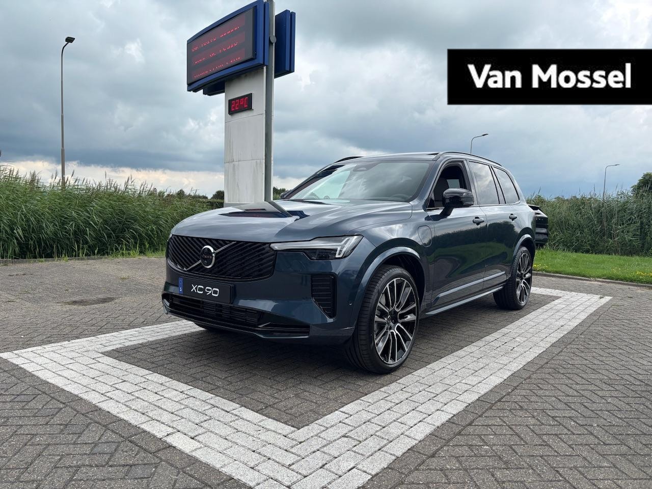 Volvo XC90 - T8 Ultra Dark Luchtvering | Stoelmassage | 22 Inch - AutoWereld.nl