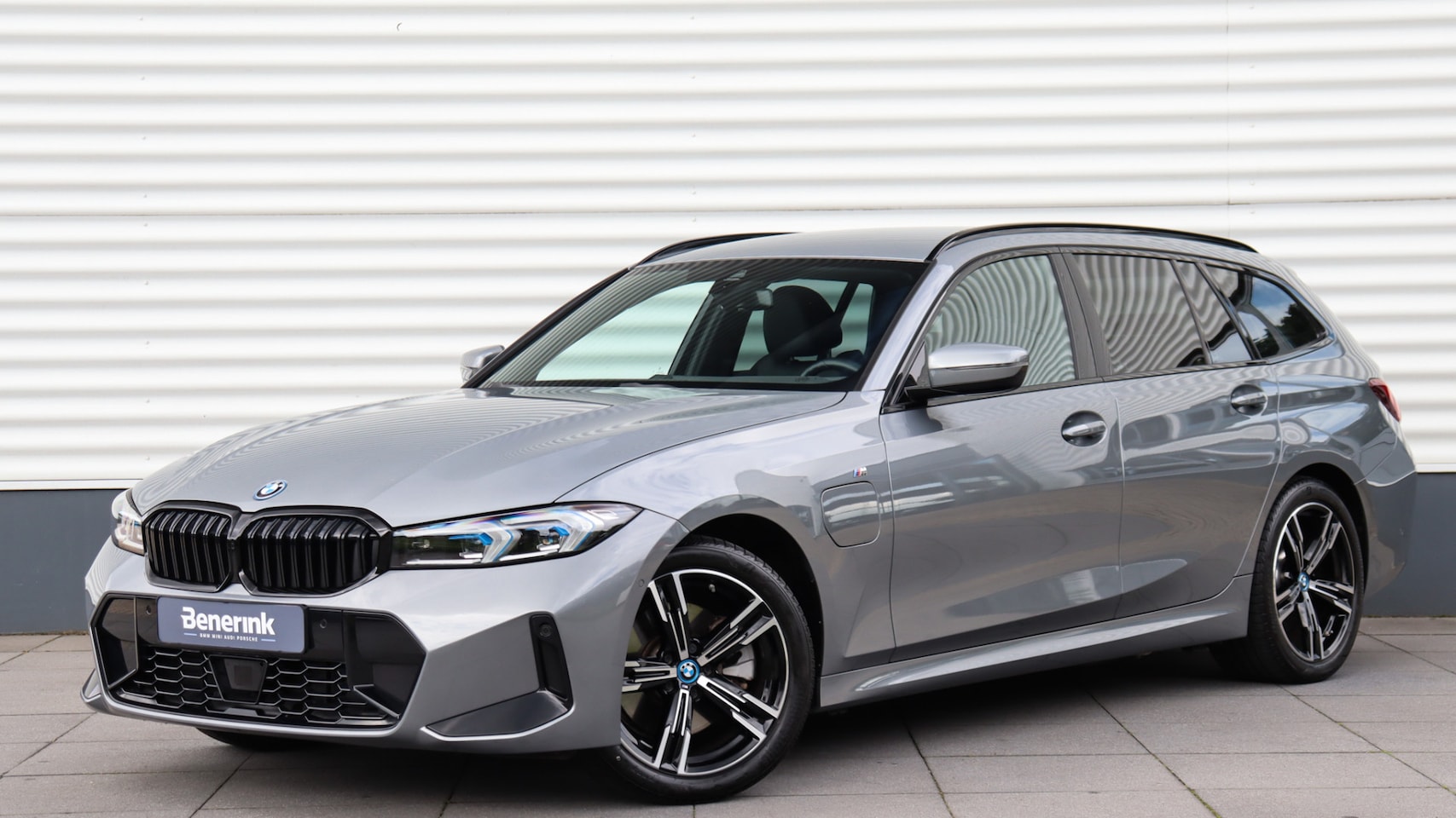 BMW 3-serie Touring - 330e M-Sport | Adaptieve Cruise Control | HiFi | Achteruitrijcamera | Shadow Line - AutoWereld.nl