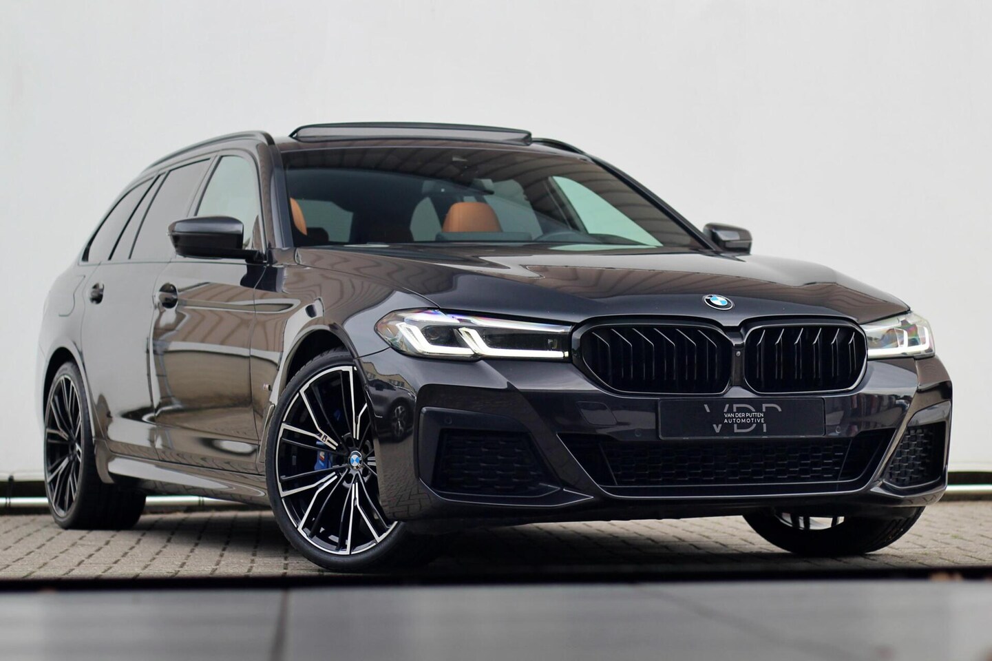 BMW 5-serie Touring - 530e xDrive | M-Sport | Pano |360 | H&K - AutoWereld.nl