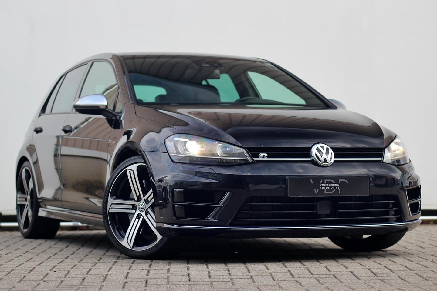 Volkswagen Golf - 2.0 TSI R 4Motion|Nwe Motor|Miltek|Leder|ACC - AutoWereld.nl