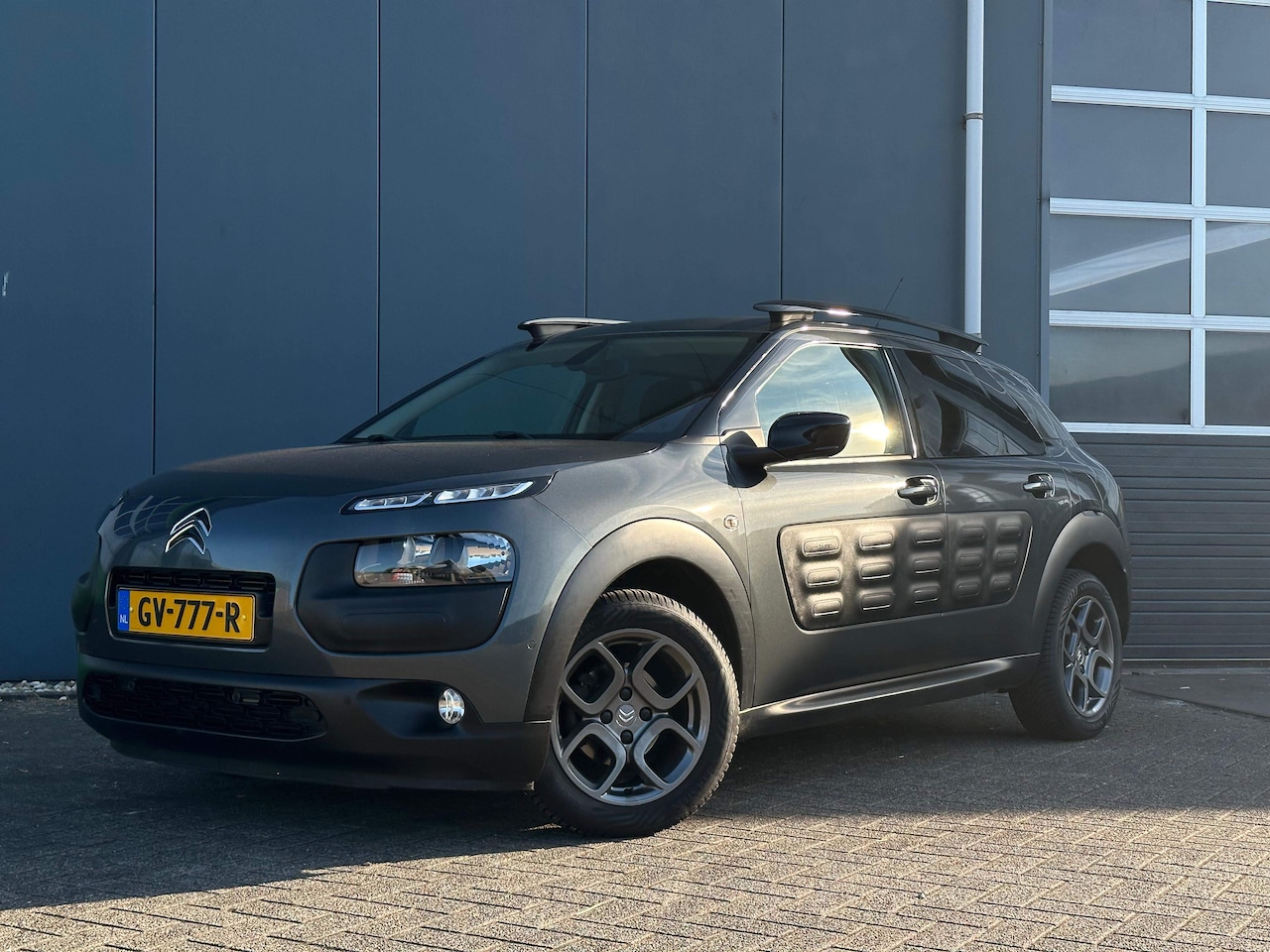 Citroën C4 Cactus - 1.2 PureTech Business Plus 1.2 PureTech Business. Plus 110pk (Nieuwe Apk) Panoramadak/ Stoelverwarming/ Trekhaak - AutoWereld.nl