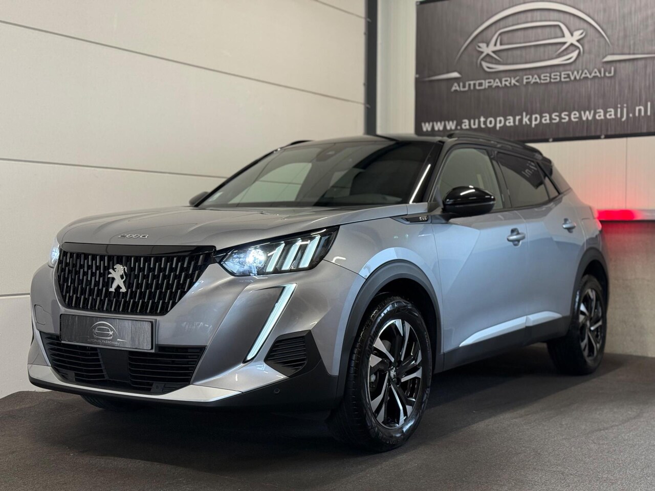 Peugeot 2008 - 1.2 PureTech GT Pano, Cruise Control, Apple Carplay, Stoelverwarming, LED, 360° Camera, Ke - AutoWereld.nl