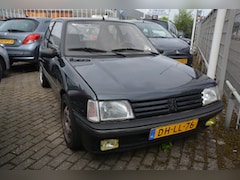 Peugeot 205 - 1.8 XLD automaat
