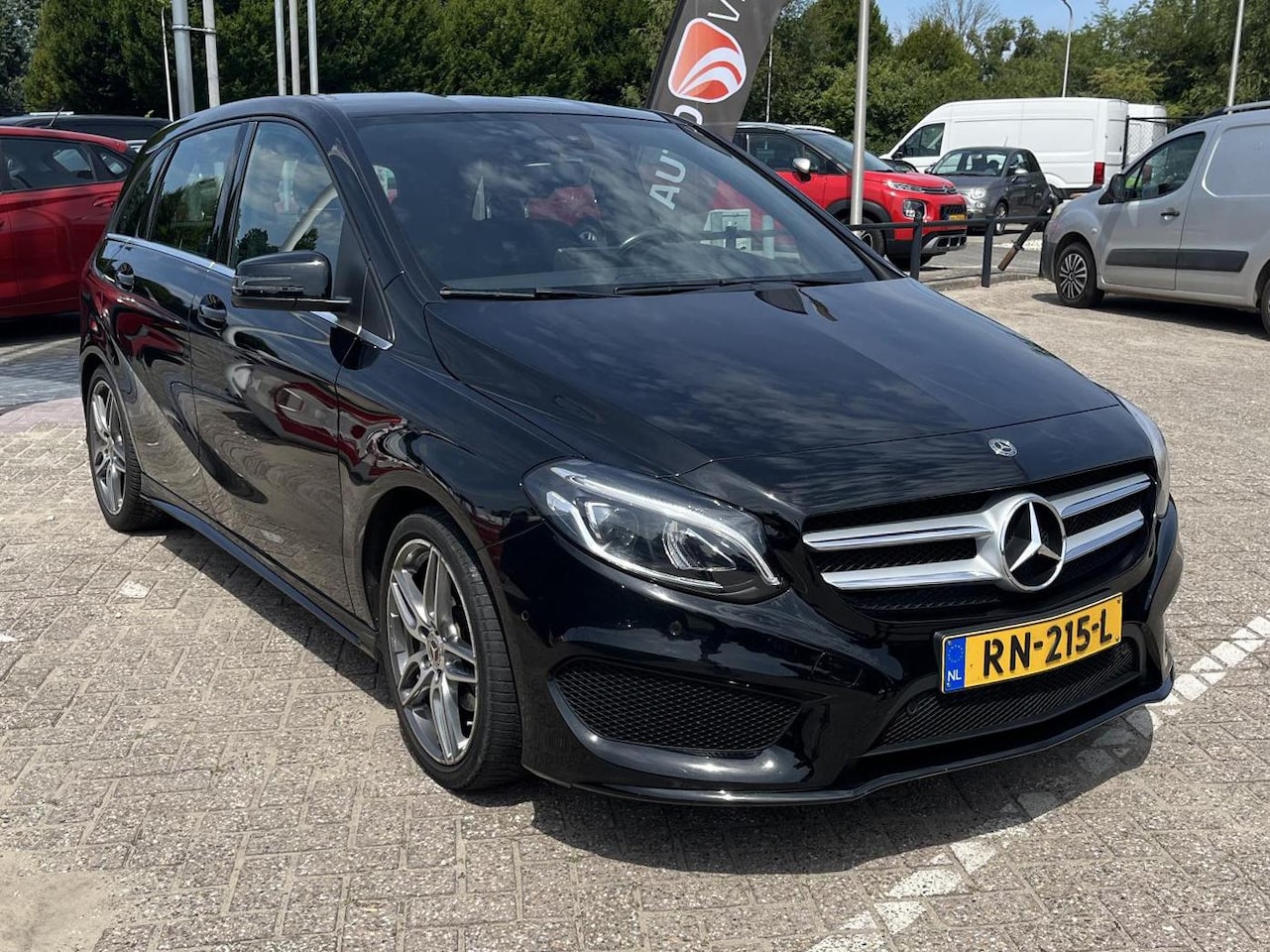 Mercedes-Benz B-klasse - 180 Business Solution AMG Line 122pk | Automaat - AutoWereld.nl