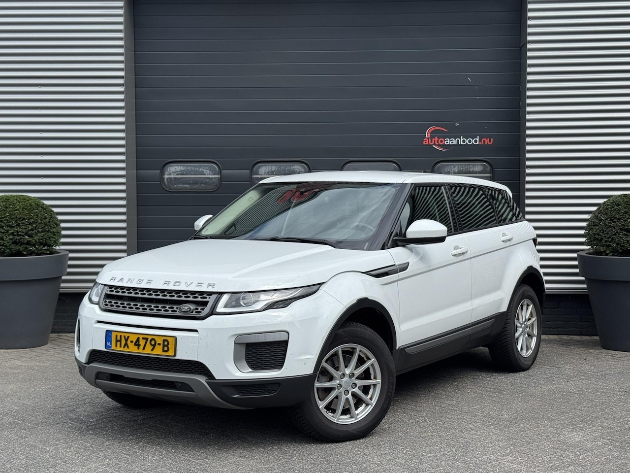Land Rover Range Rover Evoque - 2.0 Si4 Pure | Camera | Navigatie | Trekhaak | Lichtmetalen Velgen | - AutoWereld.nl