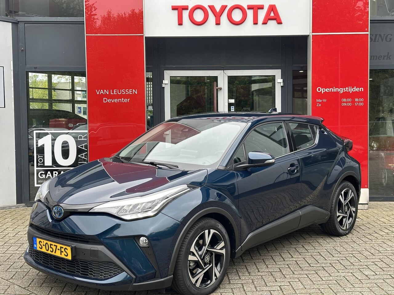 Toyota C-HR - 1.8 HYBRID DYNAMIC APPLE/ANDROID PARK-SENSOREN KEYLESS BLISS 18"LMV 1e EIGENAAR NL-AUTO - AutoWereld.nl